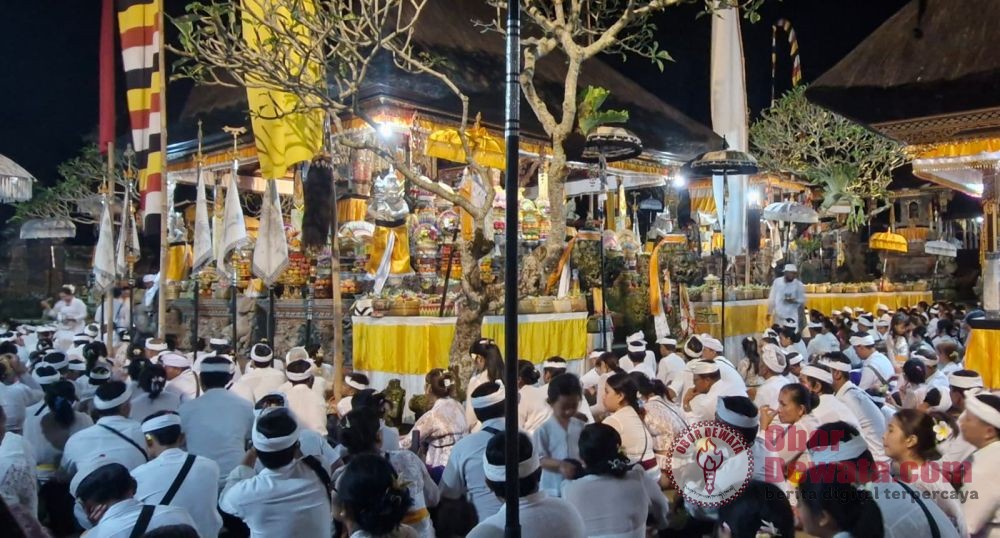 Rahina Tumpek Landep Pura Santi Kawitan I Ratu Ngurah Agung Pasek Bandesa Panca Sanak Sapta Murti Laksanakan Piodalan