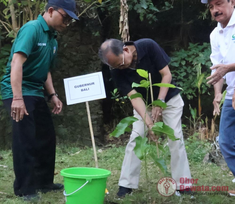 Menteri LH dan Gubernur Bali Wayan Koster Tanam Pohon di Taman Kehati Kesiman: Momentum Perbaikan Ketahanan Lingkungan