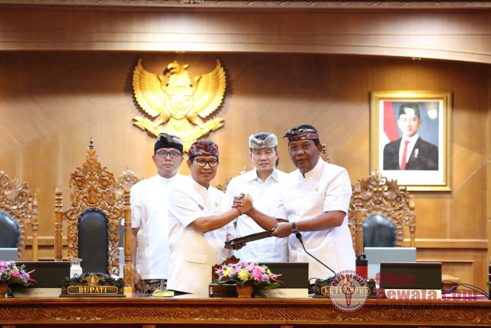 Rapat Paripurna DPRD Badung Bahas Japem atas PU Fraksi-Fraksi di Pimpin Ketua DPRD Badung