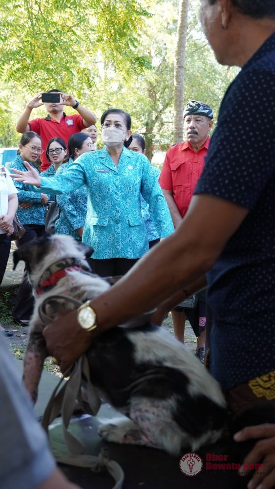 PKK Bali Extends Aid and Health Education to Perancak Residents