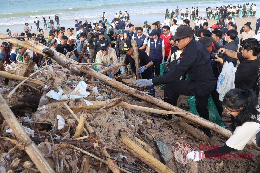 Korve Bersih Sampah di Pantai, Gubernur Koster Pertegas Komitmen Pemprov Bali Tangani Sampah, Satgas Diminta Siaga