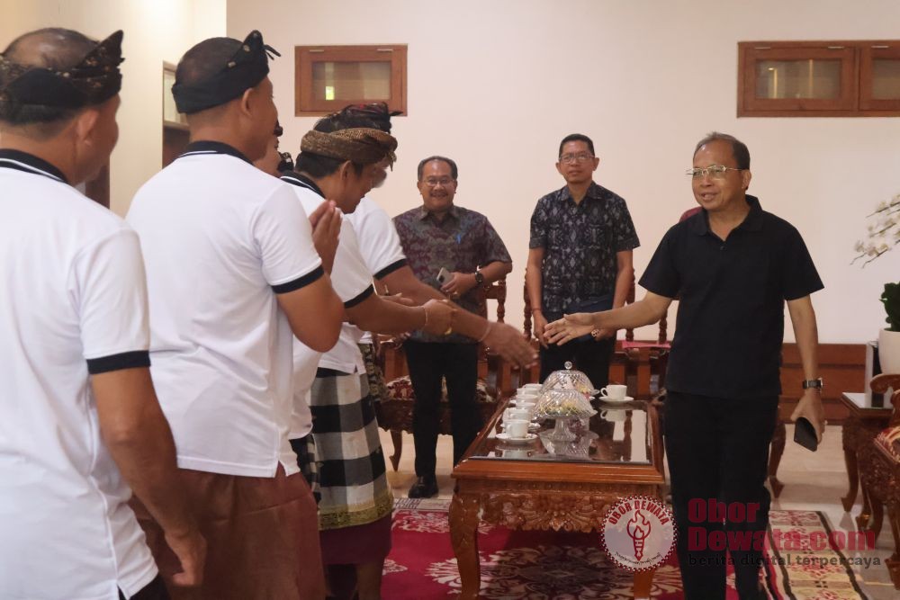 Gubernur Koster Dukung Komunitas Driver Online Berbasis Desa Adat di Nusa Dua