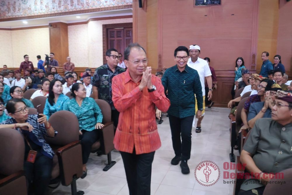 Sanksi Tegas Mengancam, Gubernur Koster Minta Perbekel ‘Jengah’ Kelola Sampah Berbasis Sumber