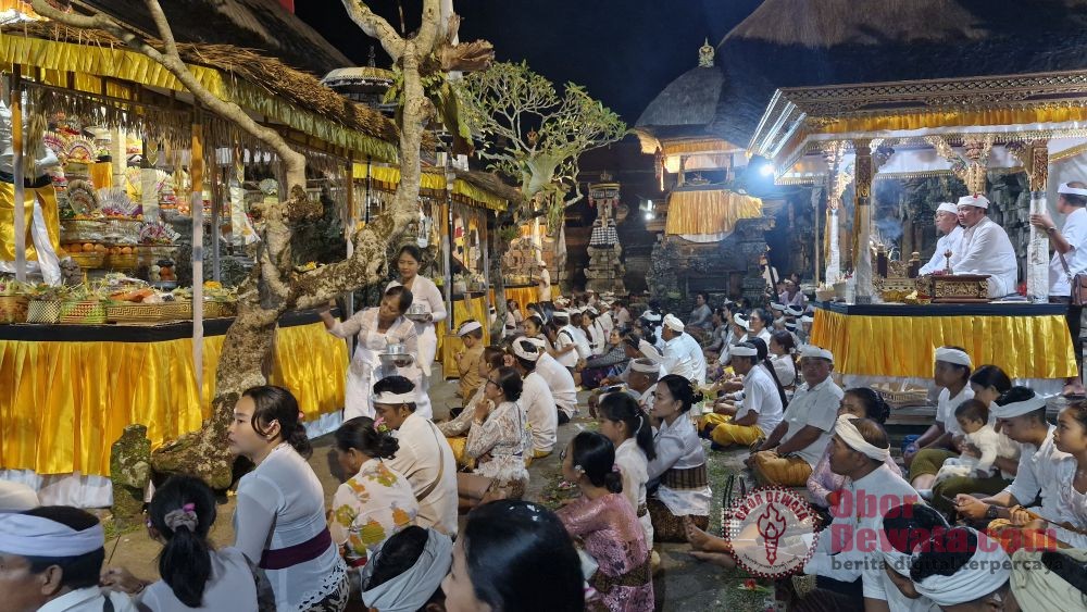 Indahnya Berdoa di Pura Santi Kawitan I Ratu Ngurah Agung Pasek Pasek Bandesa Panca Sanak Sapta Murti Tanpa Sampah Plastik
