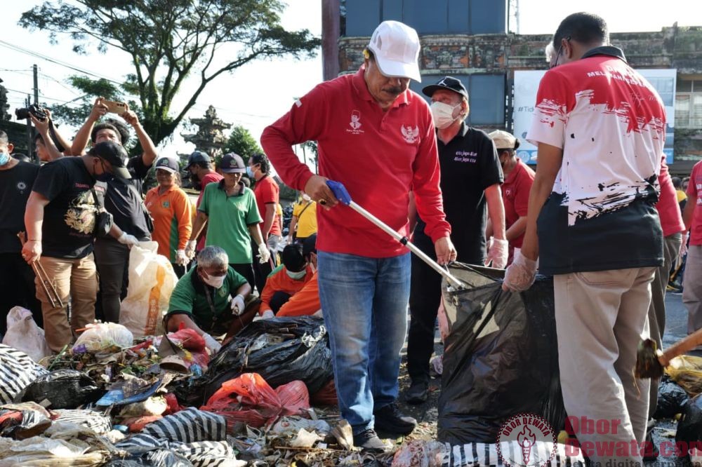 Ratusan ASN Pemkab Tabanan Turun ke Jalan, Gencarkan Aksi Bersih Sampah
