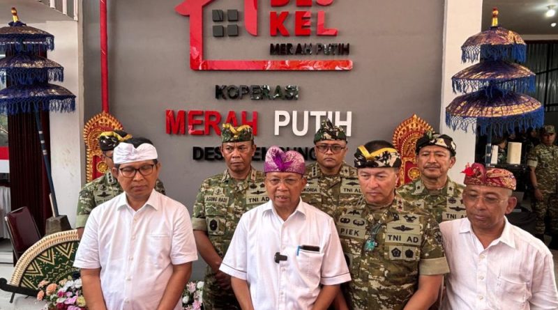 Gubernur Bali, Wayan Koster saat menghadiri Peresmian Operasional 1.061 Koperasi Desa/Kelurahan Merah Putih secara daring dari Desa Sembung, Kecamatan Mengwi, Kabupaten Badung, Sabtu (16/5/2026).