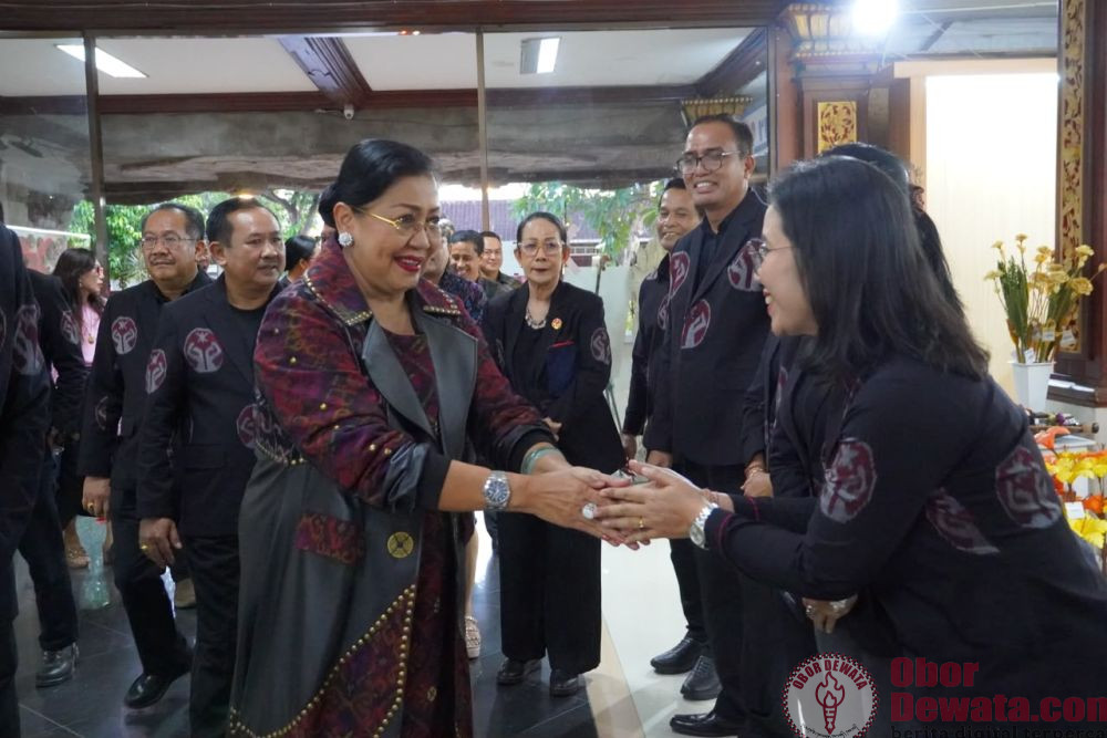 Putri Koster: Krisis Penenun Muda Ancam Masa Depan Endek Bali