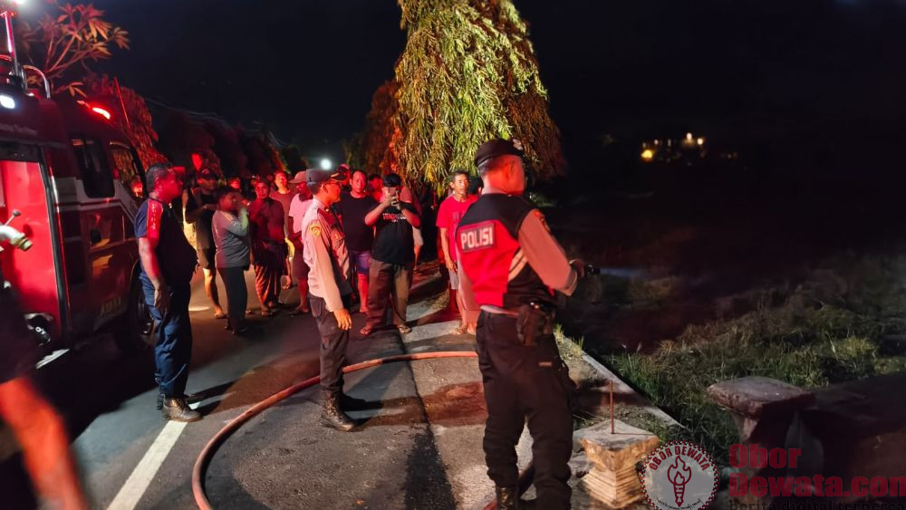 Rumah Joglo di Yeh Gangga Ludes Terbakar, Polisi Pasang Garis Polisi dan Selidiki Penyebab Kebakaran
