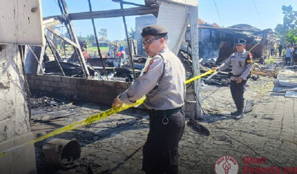 Warung Bakso Kebakaran Sambar Bangunan Lain di Densel