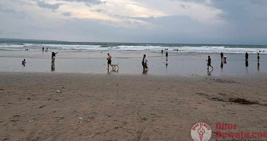 Niat Ambil Bola, 2 Bocah Hilang Tergulung Ombak di Pantai Kuta