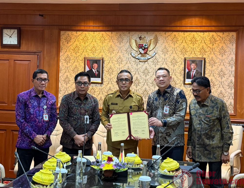 Walikota Jaya Negara Tanda Tangani Perjanjian MoU Sister City Dengan Kota Piraeus
