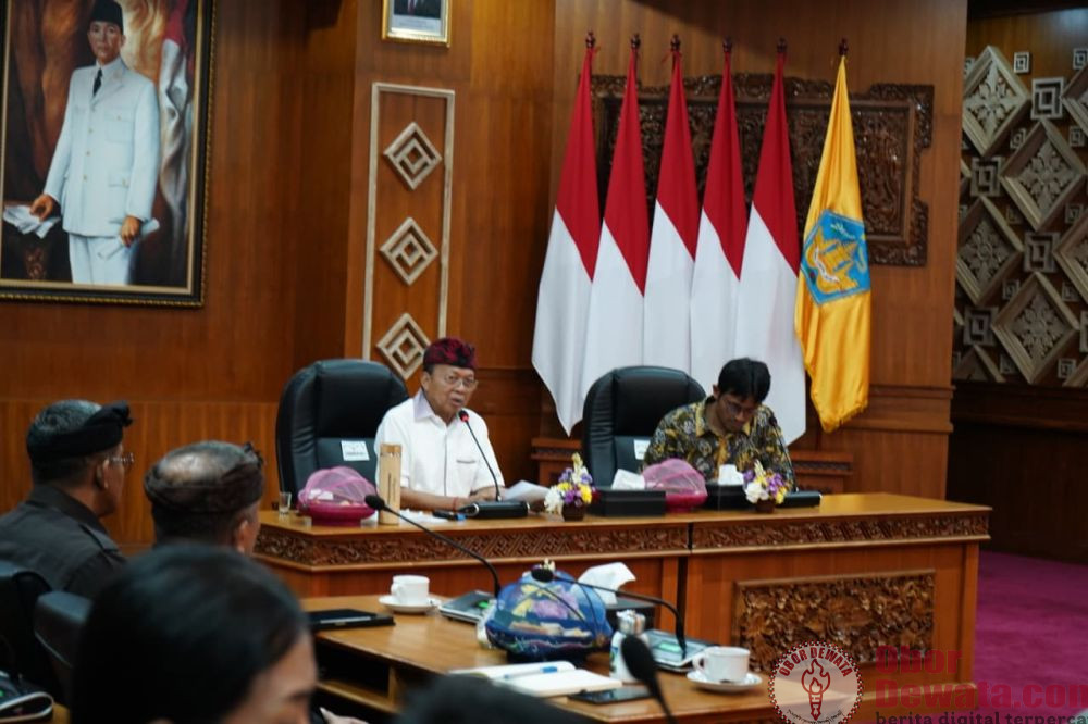 Gubernur Koster Dorong Pemanfaatan EBT Laut di Nusa Penida, Bali Harus Mandiri Energi