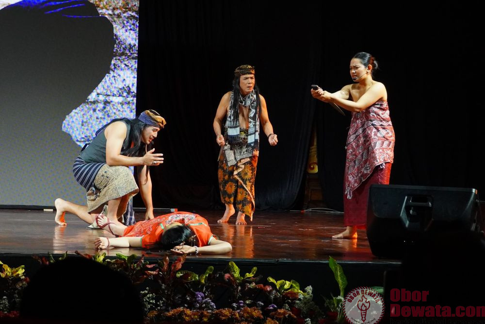 Putri Koster Saksikan Pentas “Prasasti”, Teater Agustus Angkat Sejarah dan Identitas Bali di FSBJ VIII