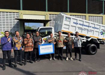 Komitmen Jaga Lingkungan BRI Serahkan Bantuan 1 Unit Dump Truck ke Kodam IX/Udayana 