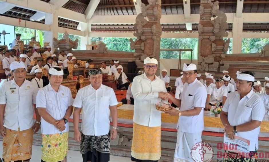 Lestarikan Budaya Bali, Wakil Ketua Komisi I DPRD Badung Lanang Umbara Hadiri Upacara “Ngeratep Petapakan” di Carangsari