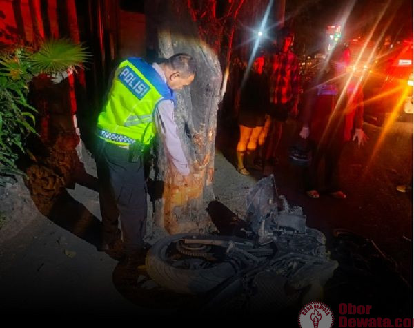 Hilang Kendali, Pemuda Tabrak Pohon Perindang, Tewas di TKP