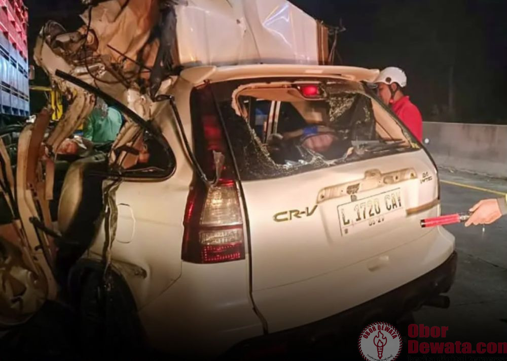 Tewas 1 Keluarga Usai Mobilnya Hantam Truk Mogok di Tol Mapan