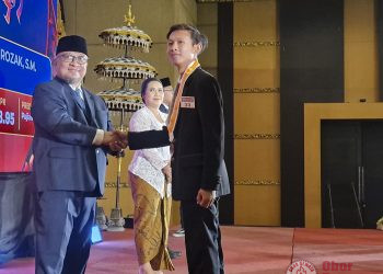 Jiwa Nasionalisme dan Tri Hita Karana Mewarnai Yudisium ke-45 FEB Universitas Ngurah Rai