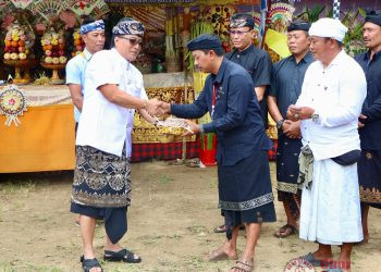 Ngaben Massal Perdana Desa Adat Mengandang, Wagub Giri Prasta Apresiasi Semangat Gotong Royong Krama