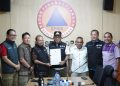 Gubernur Koster Serahkan Bantuan Rp 1 M untuk Korban Gempa NTT