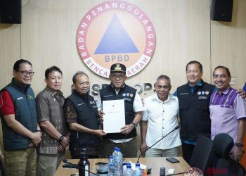 Gubernur Koster Serahkan Bantuan Rp 1 M untuk Korban Gempa NTT