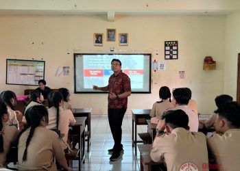 Dorong Siswa Cerdas Hukum, PUM Unud Edukasi Hak Kerja Calon Tenaga Pariwisata Ubud