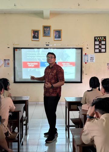Dorong Siswa Cerdas Hukum, PUM Unud Edukasi Hak Kerja Calon Tenaga Pariwisata Ubud