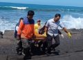 Pria Tewas Terhimpit Batu Pemecah Ombak di Pantai Purnama